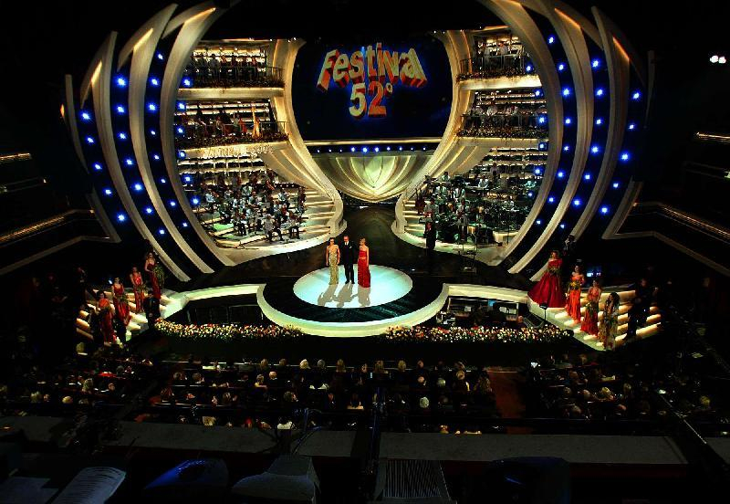 Sanremo 2002 Scenografia Castelli