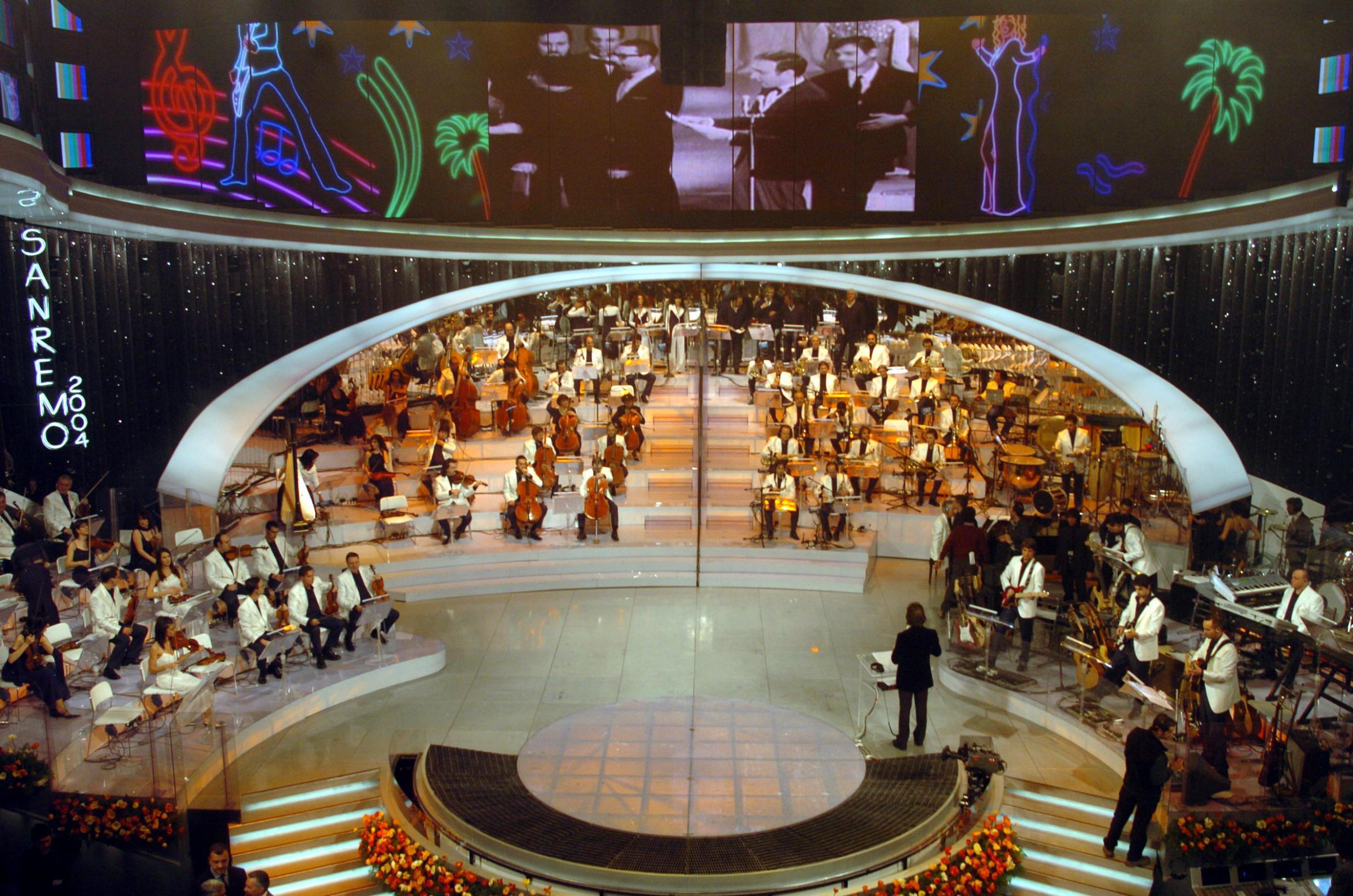 Sanremo 2004 Scenografia Castelli