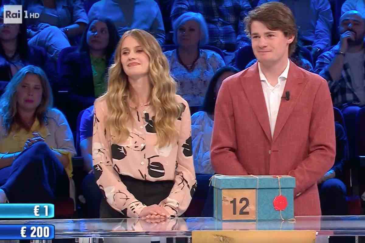 Affari Tuoi: la partita inizia male, ma il Dottore cambia tutte le carte. La cifra vinta