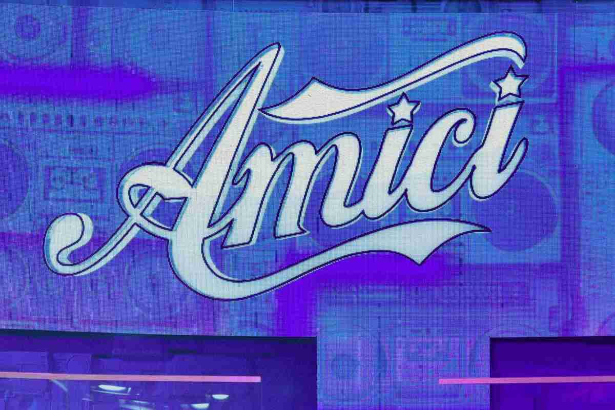 Amici, anticipazioni sabato 10 maggio: chi va in finale, eliminati e ospiti