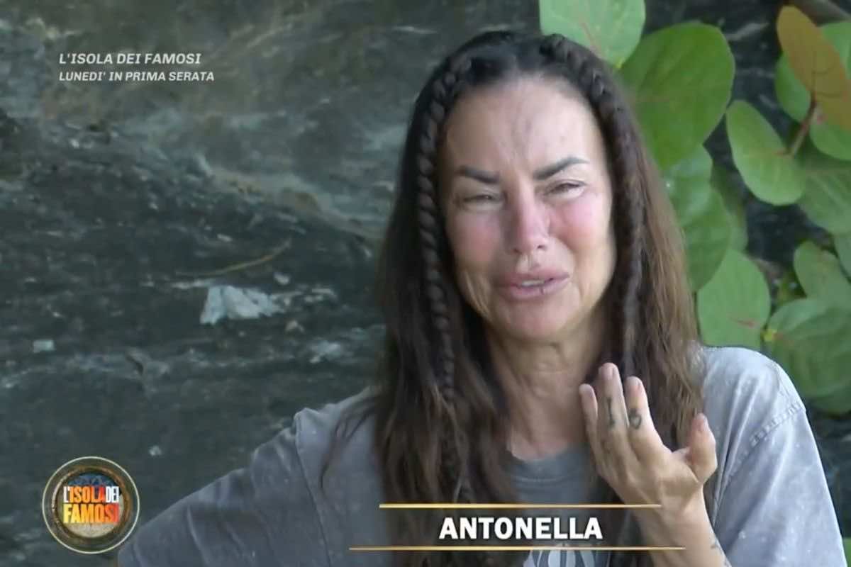 isola dei famosi crollo e lacrime