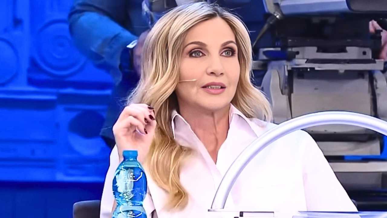 Lorella Cuccarini: età, dieta, tumore, dove vive, marito e figli. Tutto sulla conduttrice