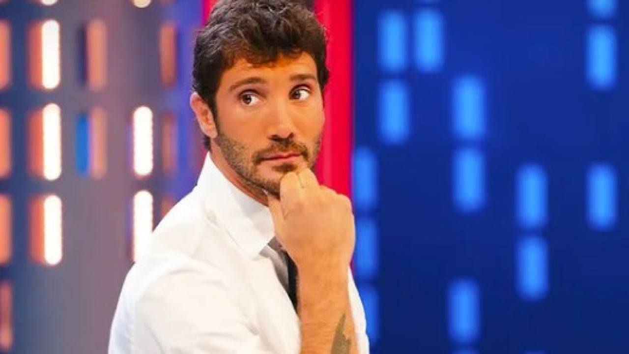 Affari Tuoi si ferma: perché De Martino non va in onda stasera, 16 maggio