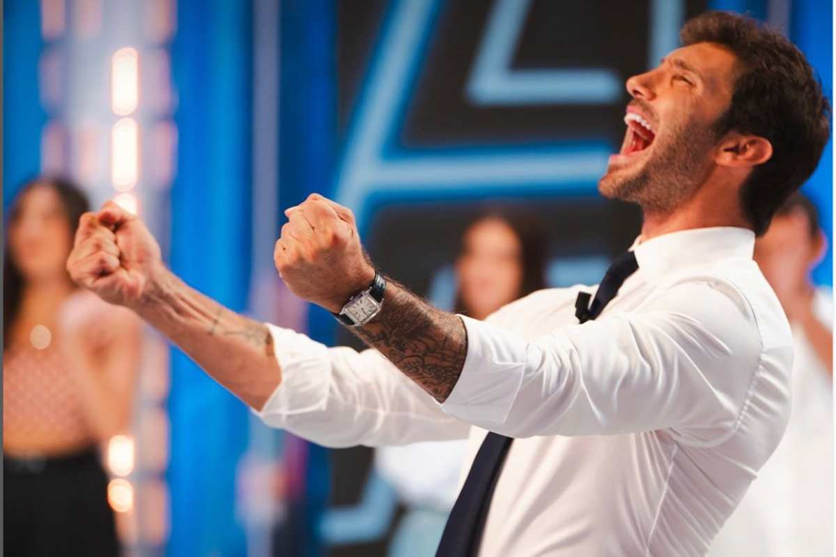 Enrico Papi ha criticato Affari Tuoi?