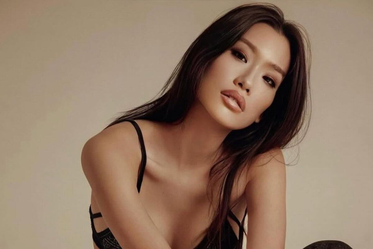 elena zhou chi è