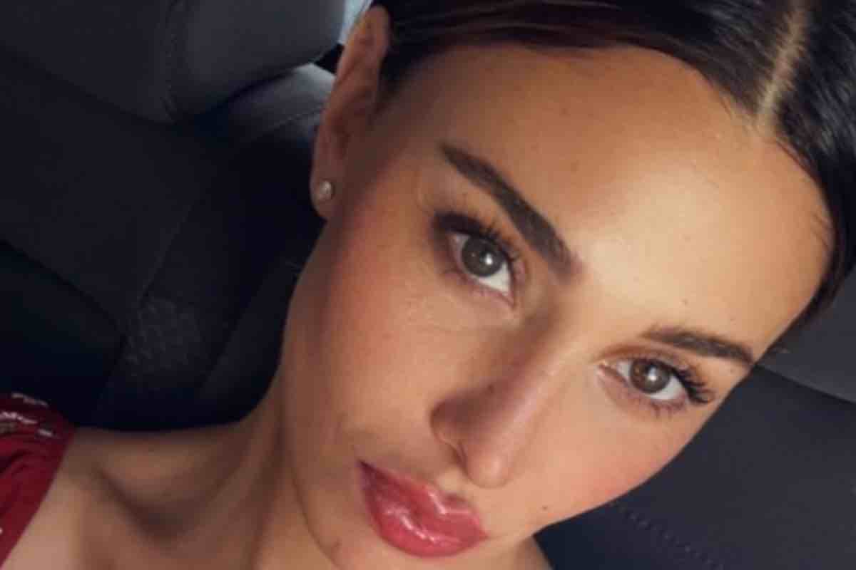 Attacchi di panico, Belen Rodriguez in cura dallo psicologo 