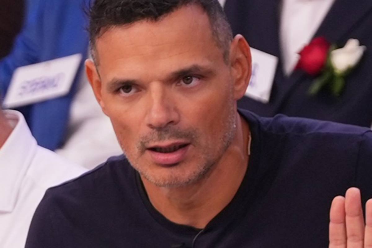cavaliere smascherato in studio