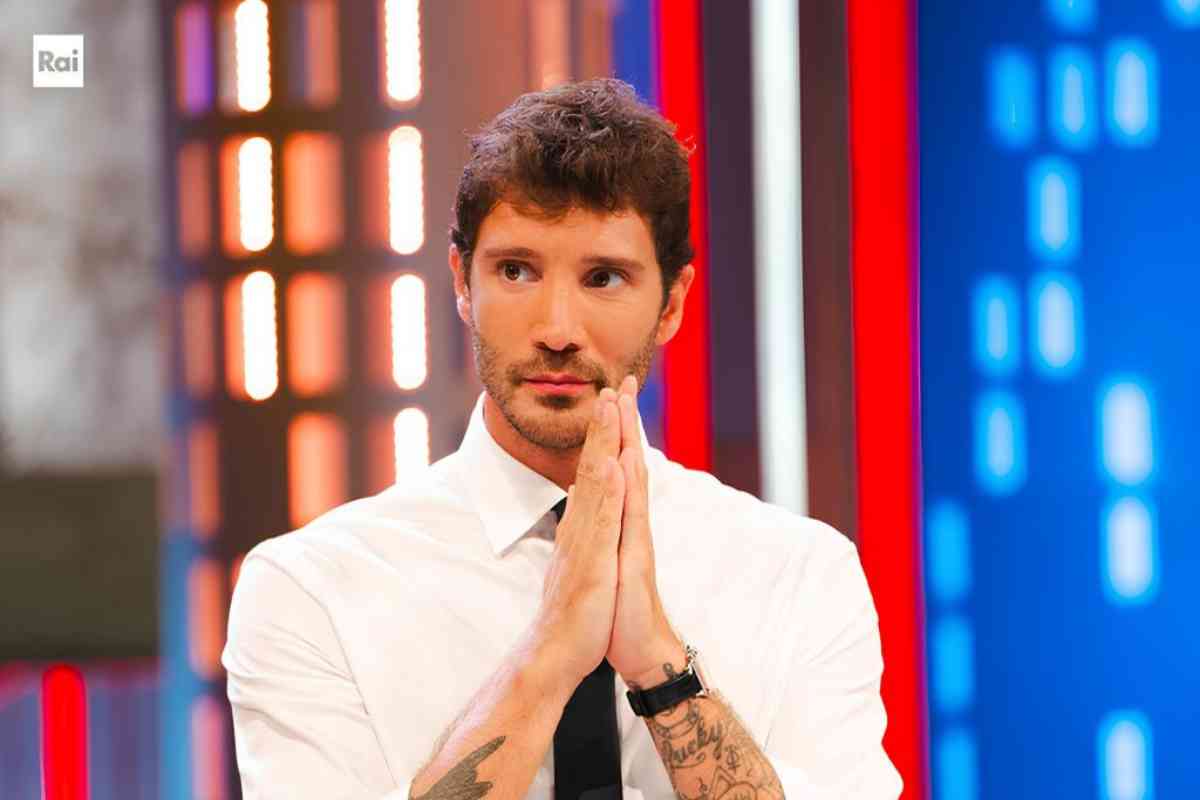 perché affari tuoi di stefano de martino oggi 7 dicembre non va in onda