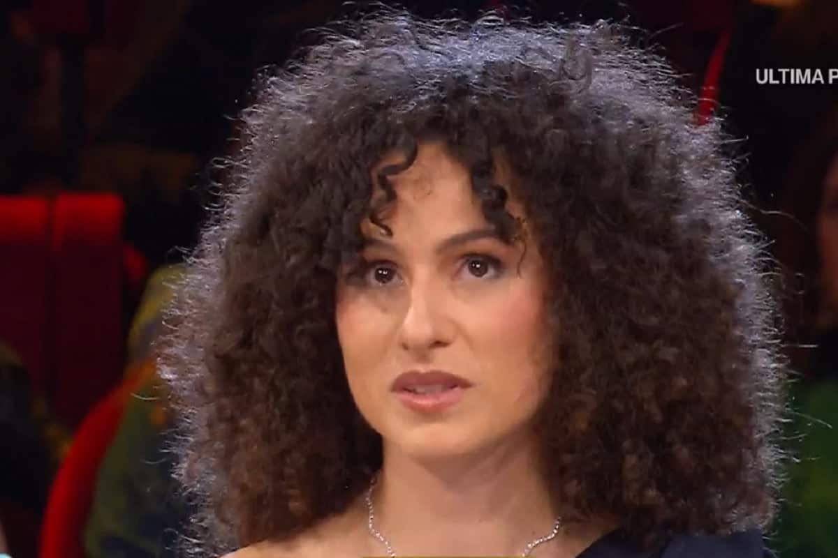 affari tuoi 2 febbraio 2026 annuncio di de martino e quanto ha vinto irene