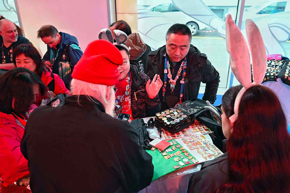 Olimpic Pin Trading