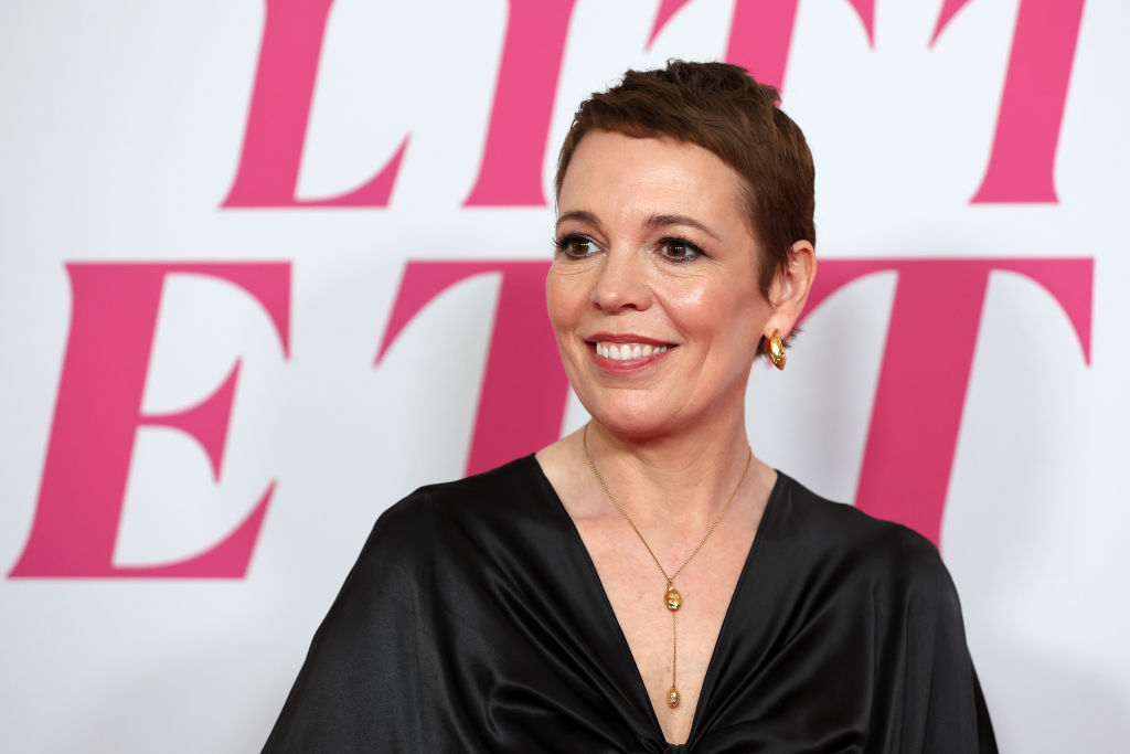Il remake di Jay Roach del classico "La guerra dei Roses" ha trovato i suoi nuovi protagonisti: Benedict Cumberbatch e Olivia Colman nei ruoli che furono di Michael Douglas e Kathleen Turner.