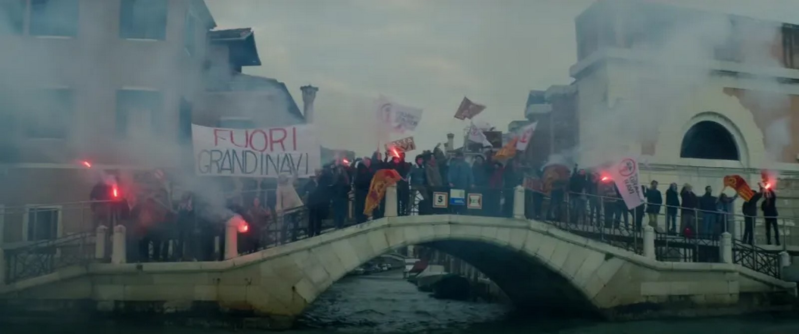 Rai 4 stasera propone "Veneciafrenia", film horror del 2021 del regista spagnolo Alex de la Iglesia e primo lungometraggio dell'antologia "The Fear Collection".