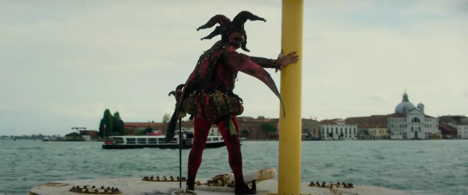 Rai 4 stasera propone "Veneciafrenia", film horror del 2021 del regista spagnolo Alex de la Iglesia e primo lungometraggio dell'antologia "The Fear Collection".