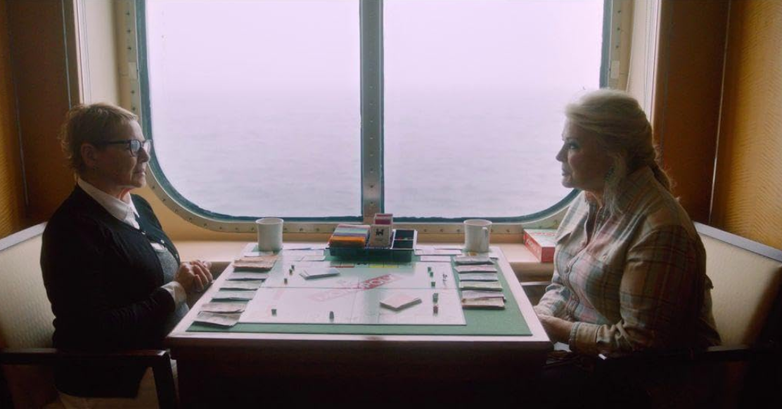 Su Rai 3 Lasciali Parlare (Let Them All Talk), la commedia di Steven Soderbergh con protagoniste Meryl Streep, Candice Bergen e Dianne Wiest.