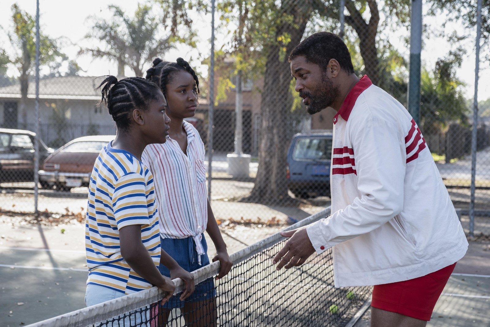 Canale 5 stasera propone "Una famiglia vincente - King Richard", dramma biografico del 2021 di Reinaldo Marcus Green con Will Smith, Aunjanue Ellis, Saniyya Sidney, Demi Singleton, Tony Goldwy e Jon Bernthal.