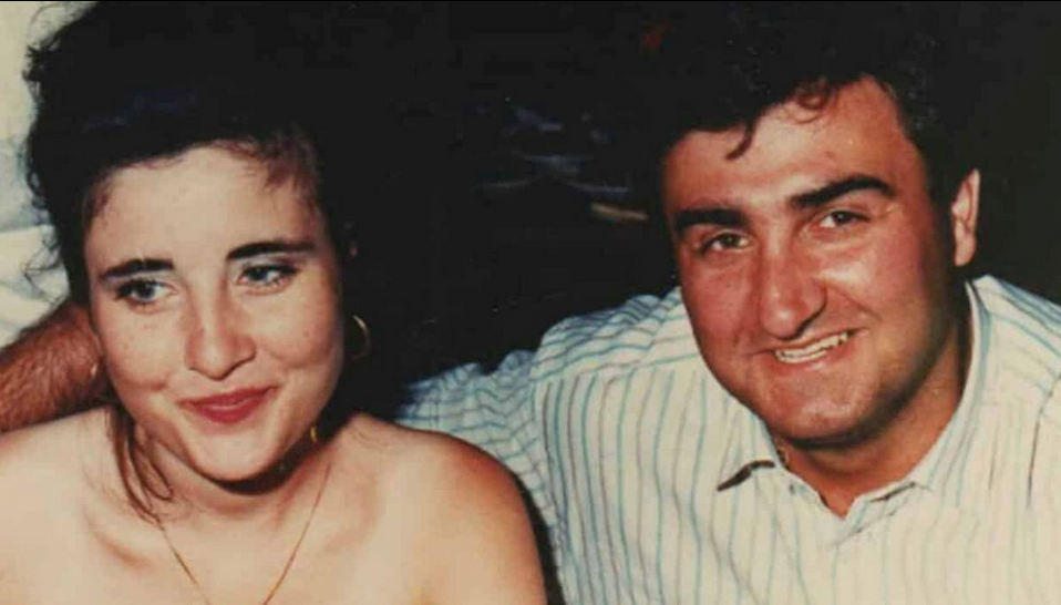 Rai 3 stasera propone il film inchiesta di Alessandro Colizzi & Silvia Cossu sulla vita di Vincenzo Agostino, un uomo che da trent’anni si batte per conoscere la verità sull’uccisione del proprio figlio e della nuora.