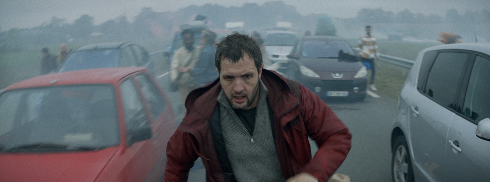 Al cinema con I Wonder Pictures il sorprendente survival-horror Vincent deve morire, opera prima di Stéphan Castang con Karim Leklou e Vimala Pons.