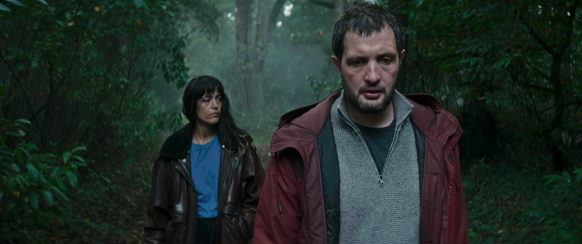 Al cinema con I Wonder Pictures il sorprendente survival-horror Vincent deve morire, opera prima di Stéphan Castang con Karim Leklou e Vimala Pons.
