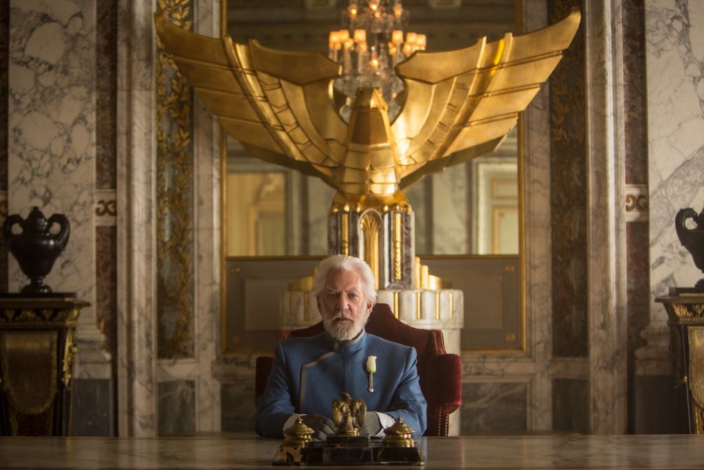Tutto quello che c'è da sapere su Donald Sutherland, l'attore di Quella sporca dozzina, Mash, Gente comune, Una squillo per l'ispettore Klute e Hunger Games morto a 88 anni.