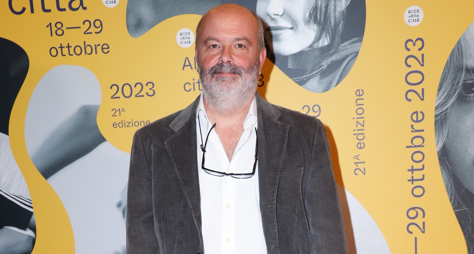 Tutto quello che c'è da sapere su Hotspot - Amore senza rete, la commedia di Giulio Manfredonia con Francesco Arca e Denise Tantucci - Al cinema con Eagle Pictures e Sony Pictures.