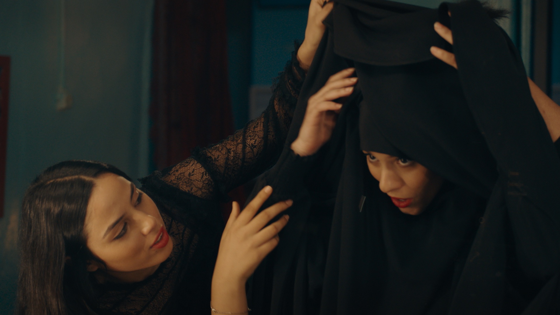 Al cinema dal 27 giugno 2024 con Arthouse, I Wonder Pictures e Unipol Biografilm Collection La quattro figlie, il nuovo film di Kaouther Ben Hania con Nour Karoui e Ichraq Matar.