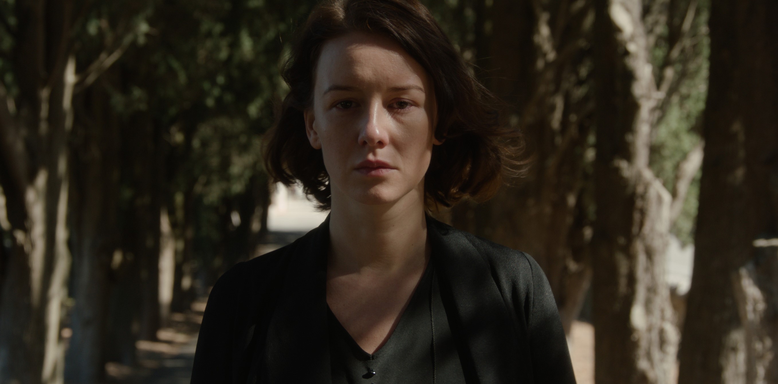 Nei cinema italiani con Vision Distribution Shoshana, un thriller politico di Michael Winterbottom con Douglas Booth, Irina Starshenbaum, Harry Melling e Aury Alby.