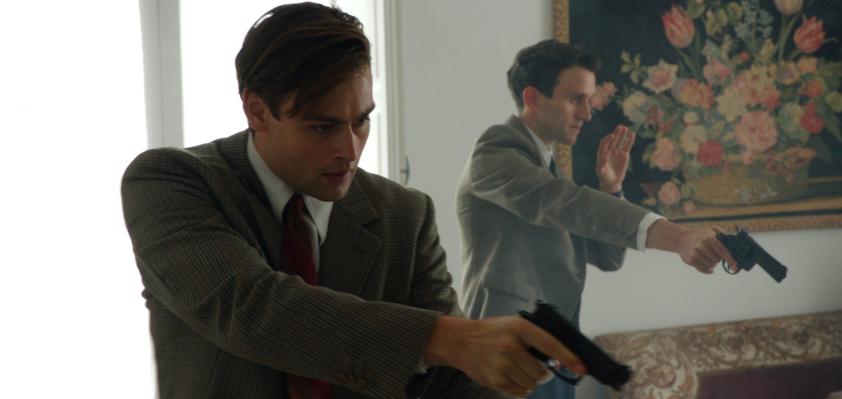 Nei cinema italiani con Vision Distribution Shoshana, un thriller politico di Michael Winterbottom con Douglas Booth, Irina Starshenbaum, Harry Melling e Aury Alby.