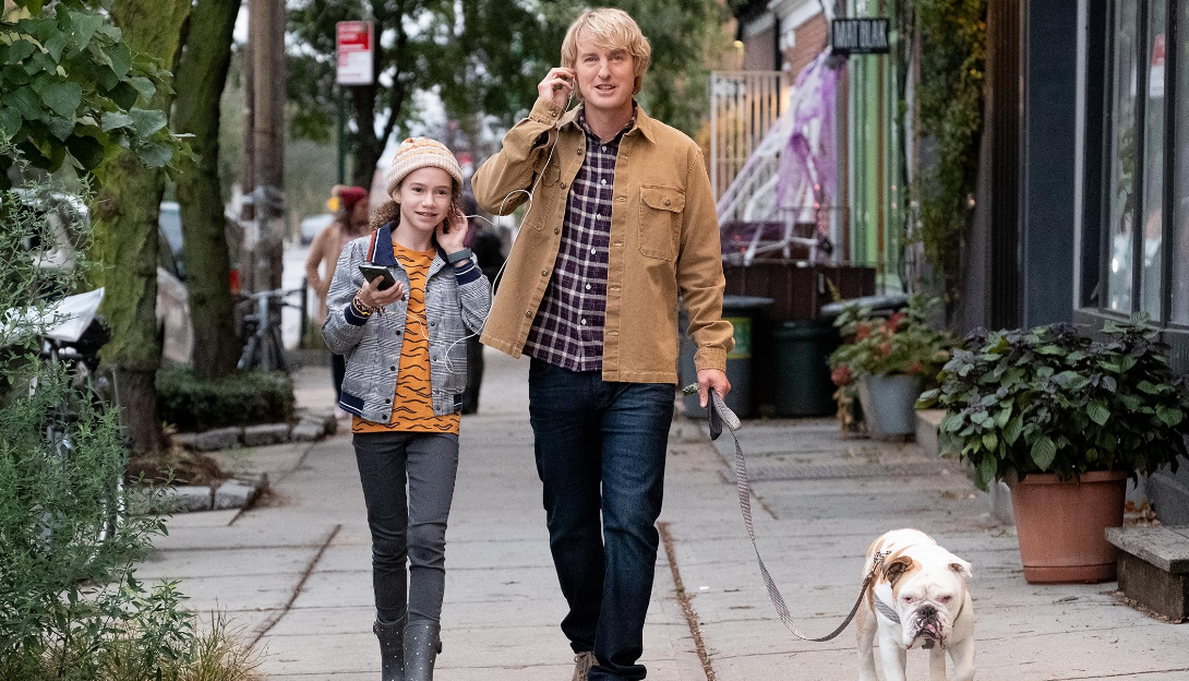 Su Canale 5 "Marry Me - Sposami", commedia del 2022 di Kat Coiro con Jennifer Lopez, Owen Wilson, Maluma, Sarah Silverman e John Bradley.