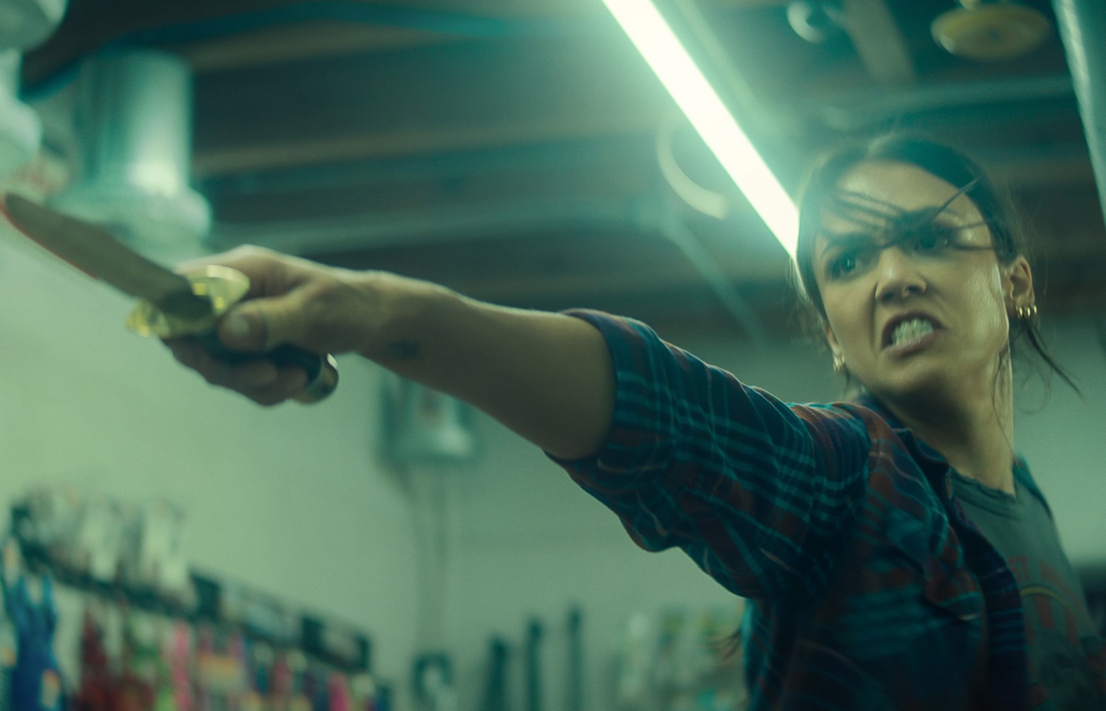 Leggi la recensione di Cineblog di "Trigger Warning", il thriller d'azione con una brutale Jessica Alba e uno spietato Michael Anthony Hall diretti dalla regista indonesiana Mouly Surya.