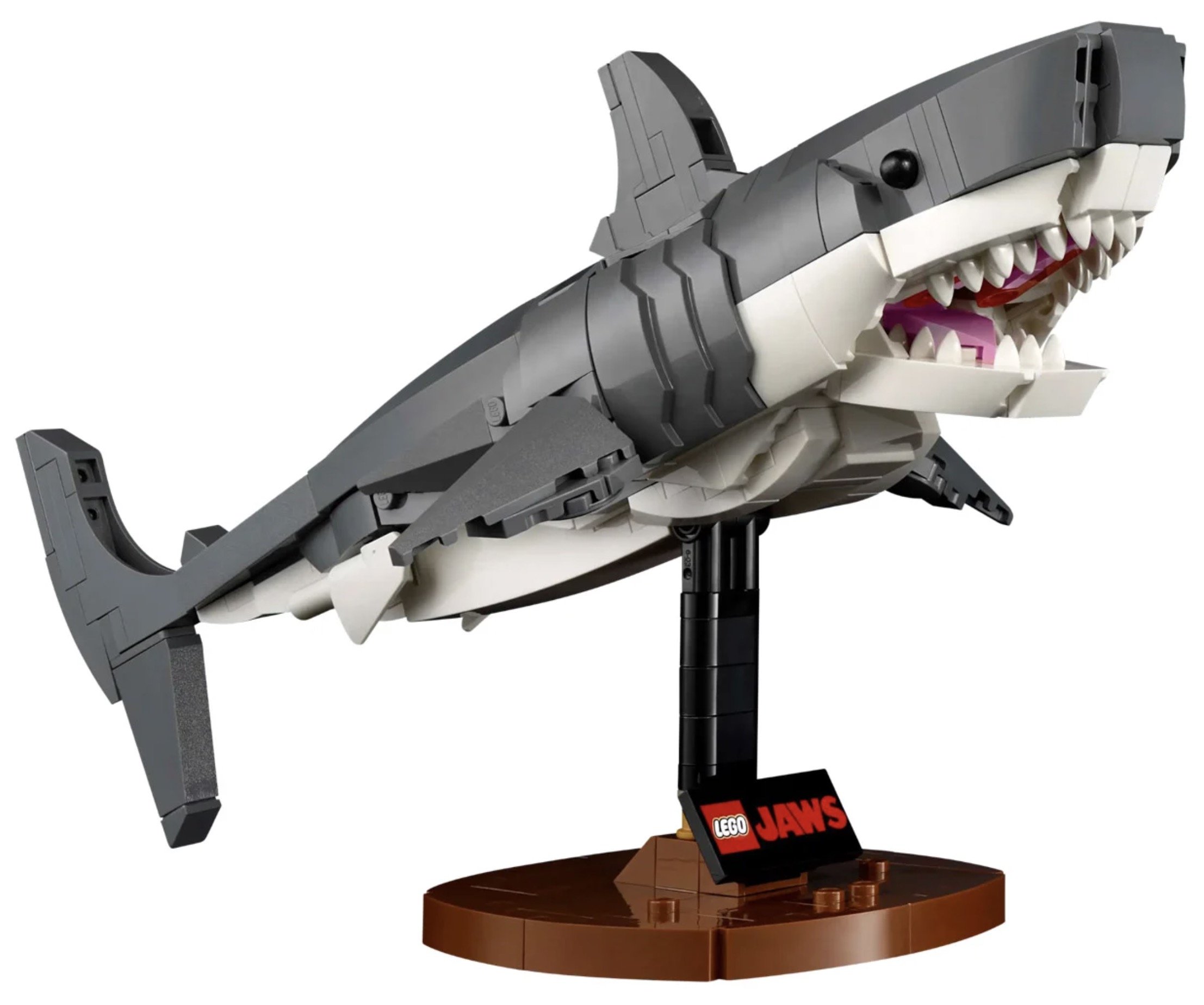 Il nuovo set LEGO Ideas JAWS ispirato ad una delle scene clou del classico Lo squalo di Steven Spielberg è in arrivo il 6 agosto 2024.