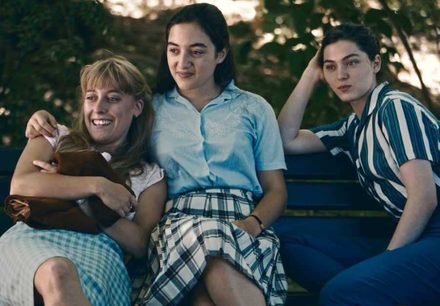 Su Rai Tre La scelta di Anne - L'Événement di Audrey Diwan, film Leone d’Oro a Venezia 78 dal romanzo L'evento di Annie Ernaux.