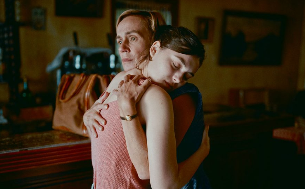 Su Rai Tre La scelta di Anne - L'Événement di Audrey Diwan, film Leone d’Oro a Venezia 78 dal romanzo L'evento di Annie Ernaux.