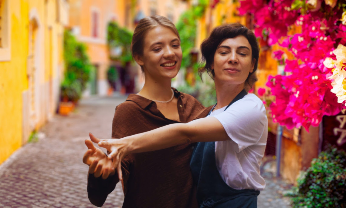 Disponibili i trailer dei film in Concorso e Fuori concorso al Festival di Venezia – Tra i titoli Familia, Taxi Monamour, Desert Suite e il documentario Bestiari, Erbari, Lapidari.