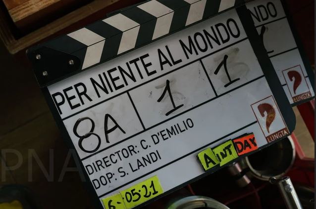 Su Rai 4 Per niente al mondo, opera seconda del regista Ciro D’Emilio dopo “Un giorno all’improvviso” con Guido Caprino, Boris Isakovic, Irene Casagrande, Antonio Zavatteri e Diego Ribon.