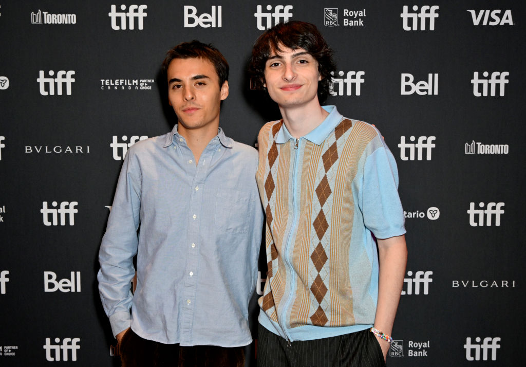 Finn Wolfhard e Billy Bryk dopo il buon riscontro della loro commedia-horror "Hell of a Summer" stanno lavorando ad un remake di Giovani Diavoli prodotto da Jason Reitman e Gil Kenan.