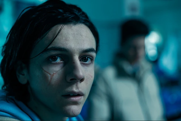 Recensione e tutto quello che c'è da sapere su "Piove", il film horror in tv su Rai 4 diretto da Paolo Strippoli (A Classic Horror Story) e interpretato da Fabrizio Rongione, Cristiana Dell'Anna e Francesco Gheghi.