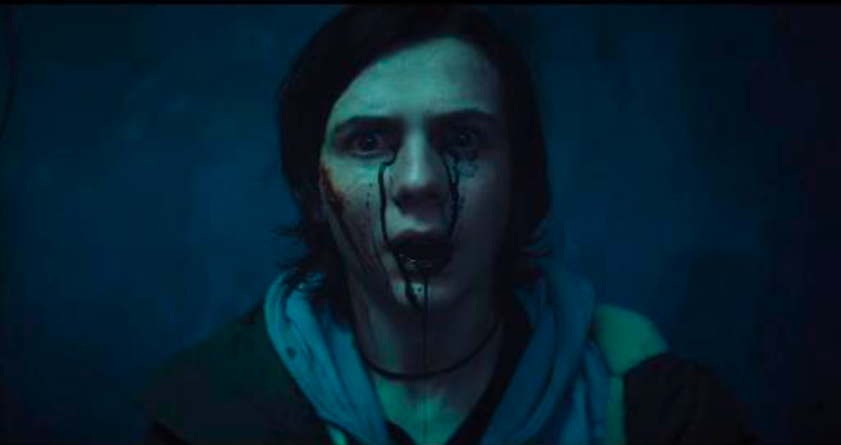 Recensione e tutto quello che c'è da sapere su "Piove", il film horror in tv su Rai 4 diretto da Paolo Strippoli (A Classic Horror Story) e interpretato da Fabrizio Rongione, Cristiana Dell'Anna e Francesco Gheghi.