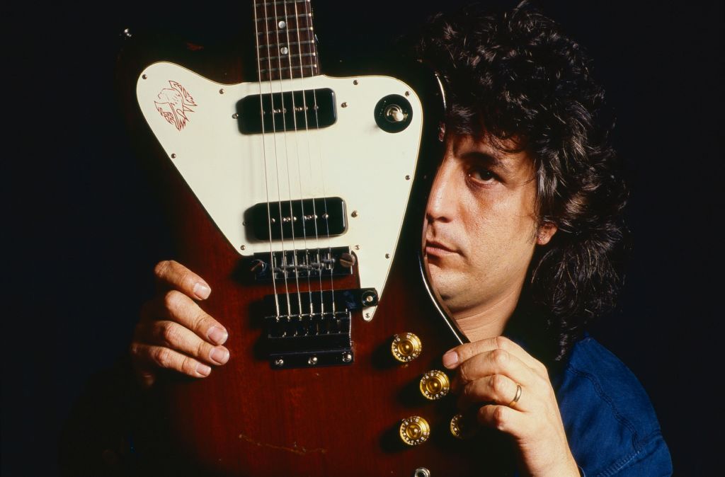 A 10 anni dalla scomparsa di Pino Daniele arriva nei cinema solo il 4, 5 e 6 gennaio 2025 il documentario “Pino Daniele – Nero a metà” di Marco Spagnoli e Stefano Senardi.