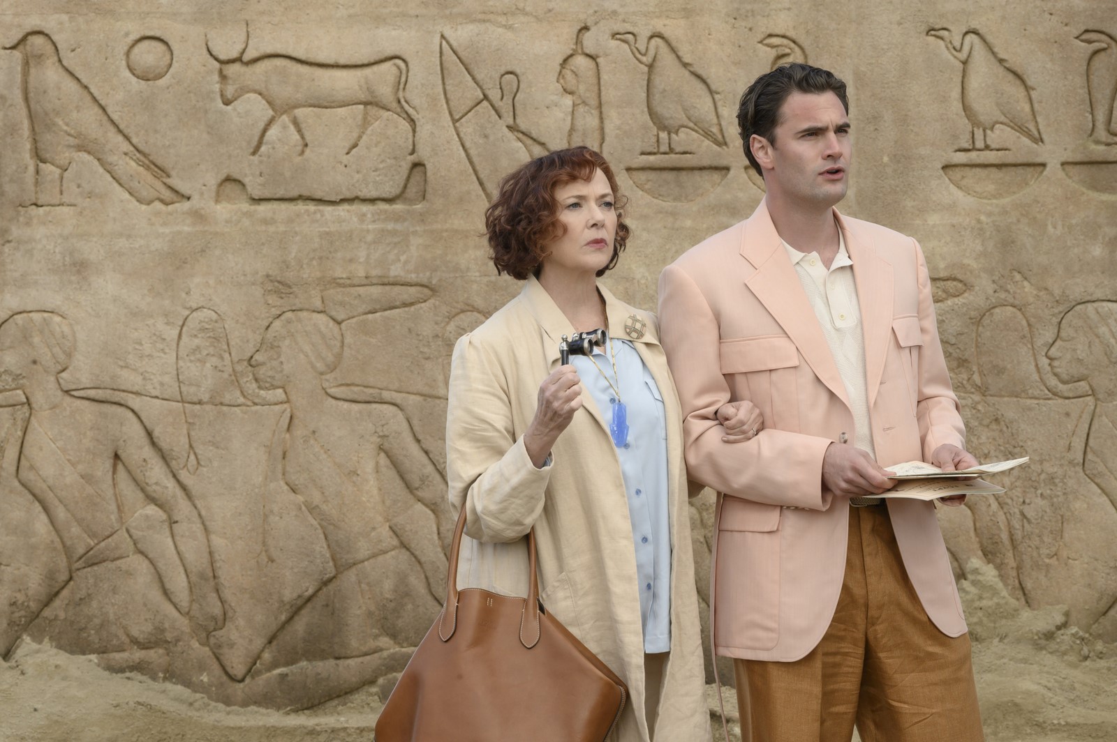 Stasera in tv su Rete 4 Assassinio sul Nilo, nuovo adattamento cinematografico del giallo di Agatha Christie diretto da Kenneth Branagh e interpretato da Branagh con Gal Gadot, Armie Hammer e Annette Bening.