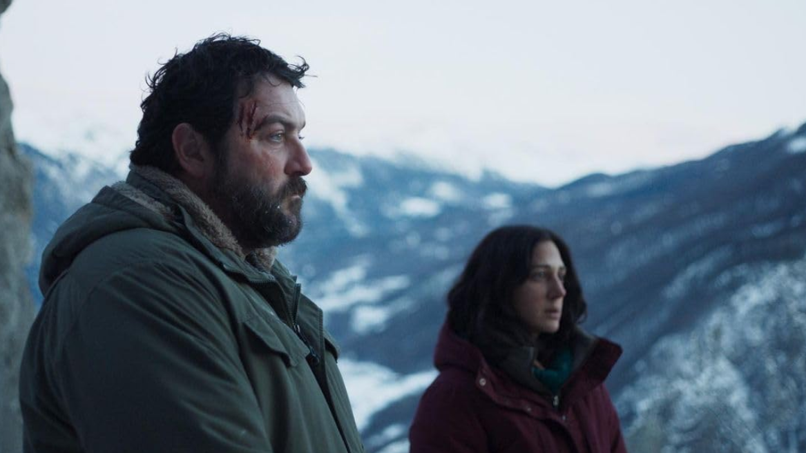 Su Rai 4 Sopravvissuti (Les Survivants), film del 2022 di Guillaume Renusson con Denis Ménochet, Zar Amir Ebrahimi e Victoire Du Bois patrocinato da Amnesty International in collaborazione con Emergency e Open Arms.