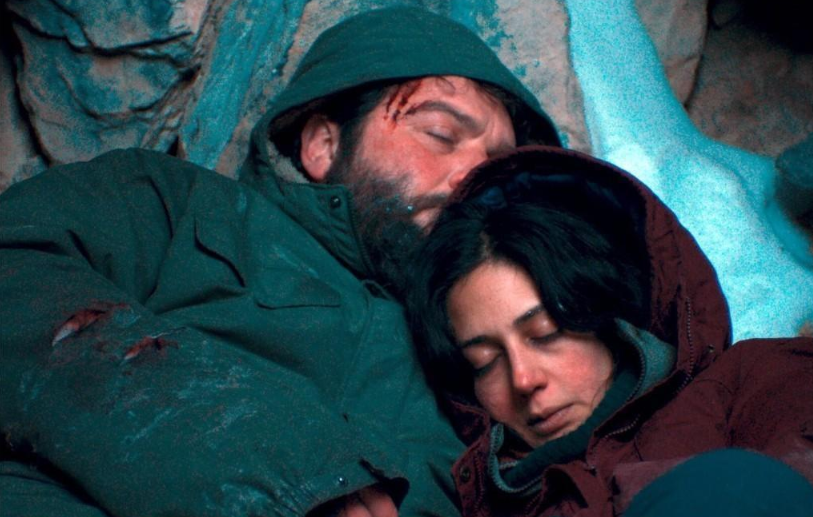 Su Rai 4 Sopravvissuti (Les Survivants), film del 2022 di Guillaume Renusson con Denis Ménochet, Zar Amir Ebrahimi e Victoire Du Bois patrocinato da Amnesty International in collaborazione con Emergency e Open Arms.