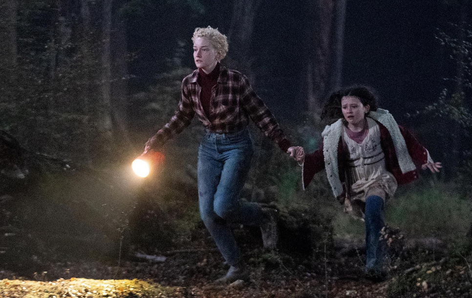 Recensione e tutto quello che c'è da sapere sul reboot horror di Blumhouse e Leigh Whannell con Christopher Abbott, Julia Garner e Matlida Firth ispirato al classico Universal "L'uomo lupo" del 1941