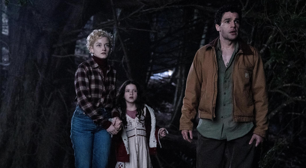 Recensione e tutto quello che c'è da sapere sul reboot horror di Blumhouse e Leigh Whannell con Christopher Abbott, Julia Garner e Matlida Firth ispirato al classico Universal "L'uomo lupo" del 1941