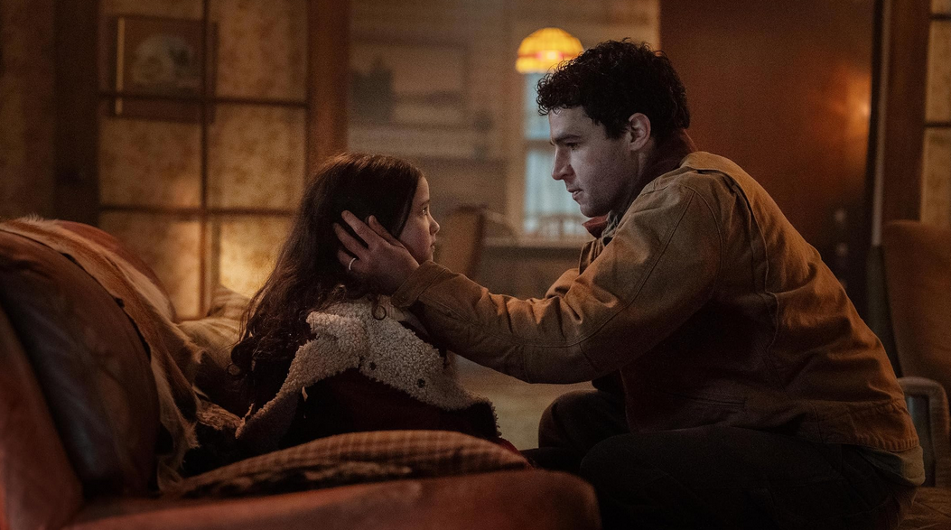 Recensione e tutto quello che c'è da sapere sul reboot horror di Blumhouse e Leigh Whannell con Christopher Abbott, Julia Garner e Matlida Firth ispirato al classico Universal "L'uomo lupo" del 1941