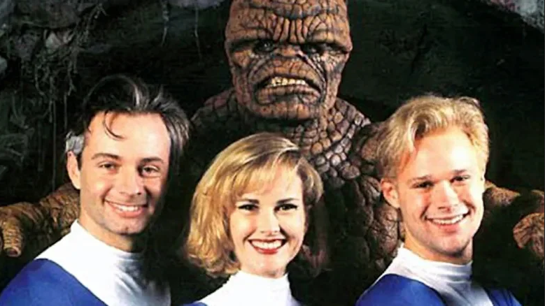 Tutta la storia di "Fantastic Four 94", il primo film live-action dei Fantastici Quattro mai arrivato nelle sale, diretto da Oley Sassone, prodotto da Roger Corman e interpretato da Alex Hyde-White, Jay Underwood, Rebecca Staab e Michael Bailey Smith.