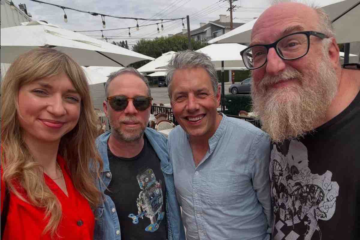 Kevin Sussman con il cast del nuovo spin-off di The Big Bang Theory