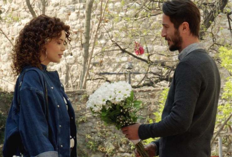 La forza di una donna scatta la scintilla tra Emre e Sirin