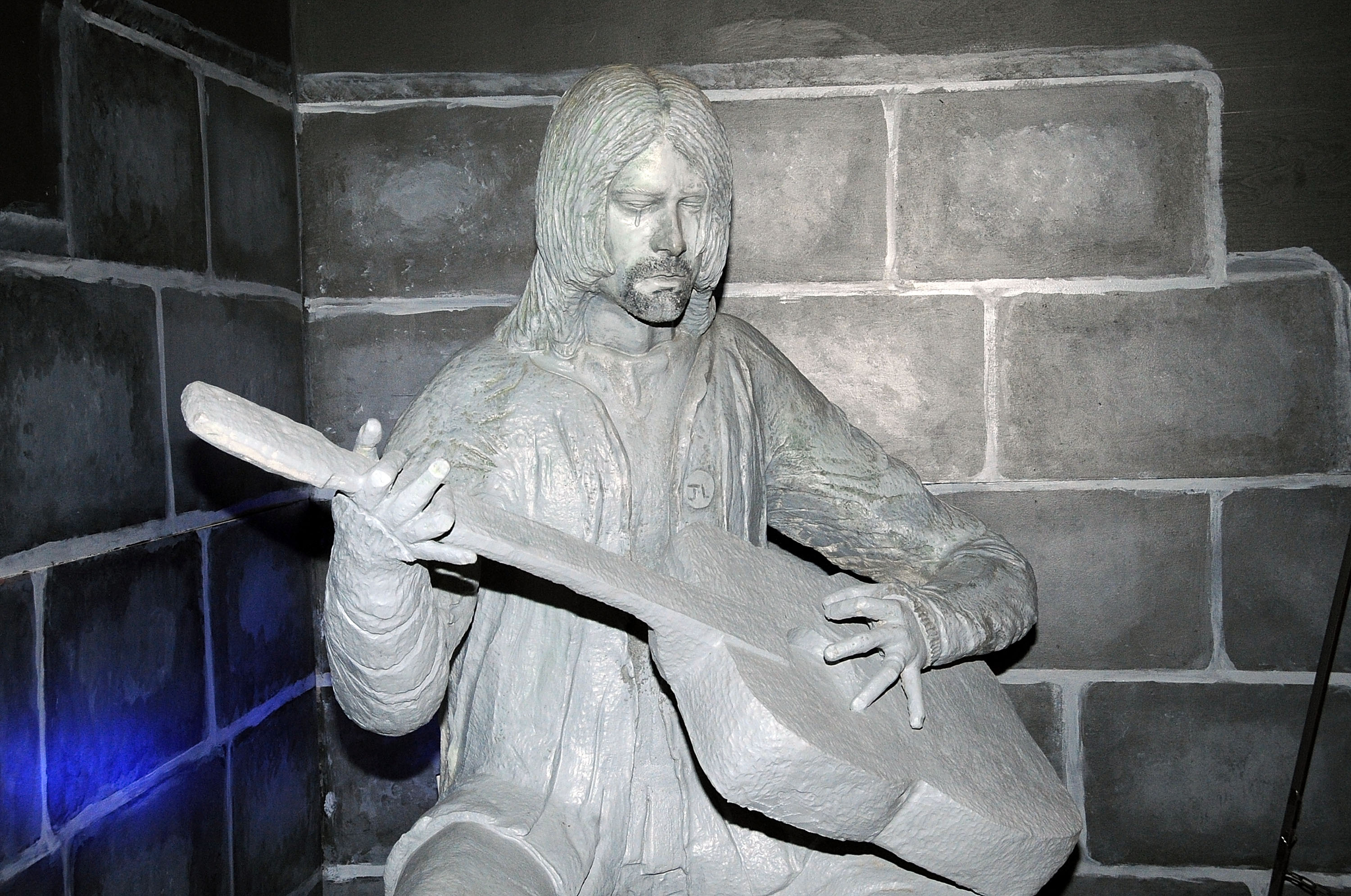 Accadde oggi Kurt Cobain statua