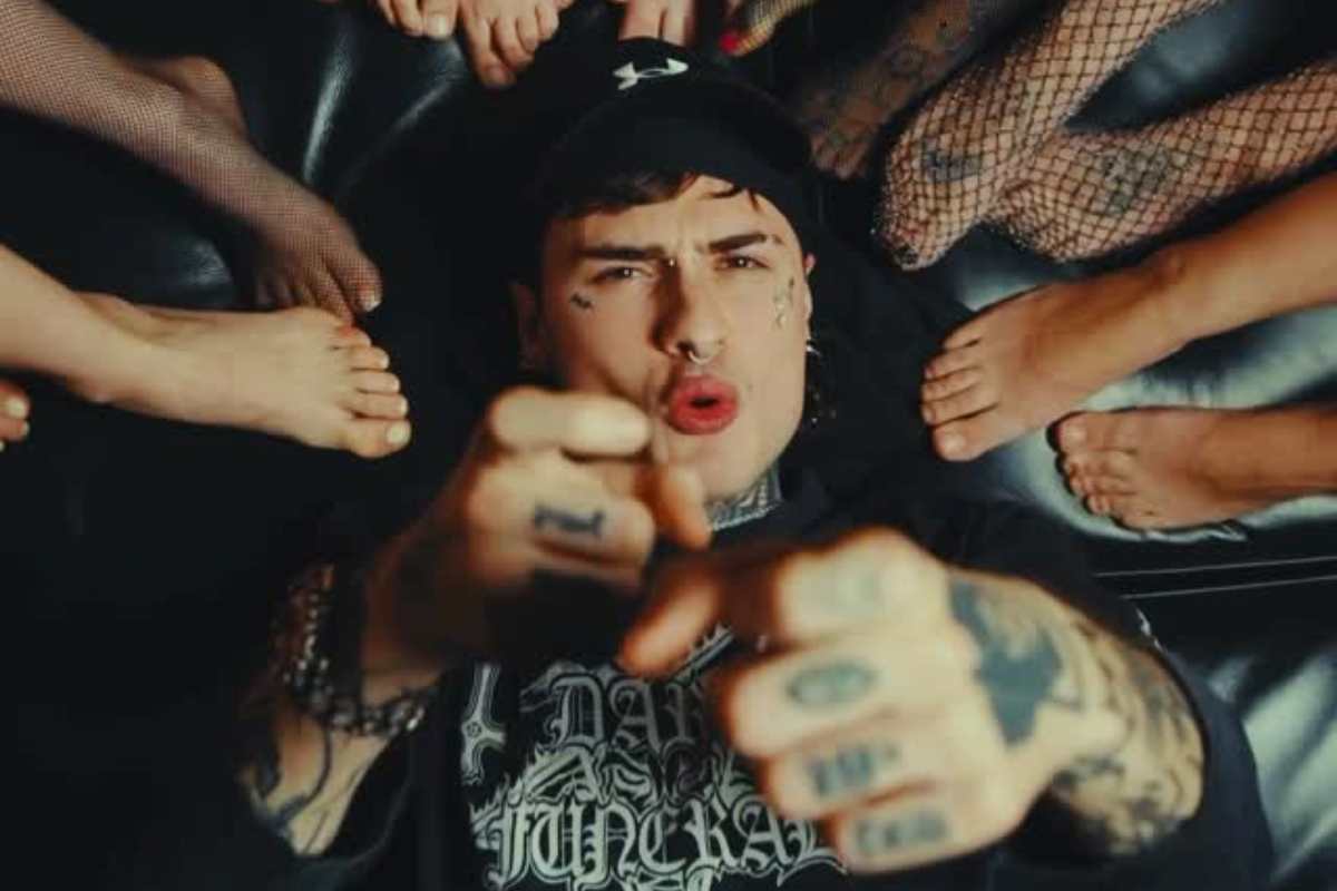 Rosa Chemical: età, fidanzata, studi, il bacio con Fedez, carriera e canzoni