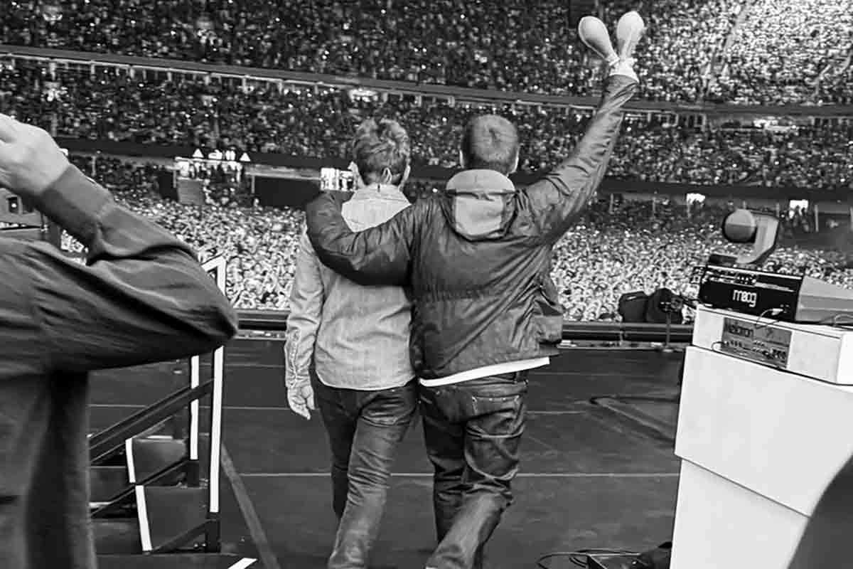 Oasis live a Cardiff